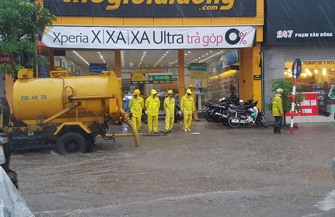 Nhiều khu vực Hà Nội ngập sâu sau bão - ảnh 12