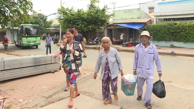 Bão Damrey ngày càng mạnh, áp sát Bình Định - Phú Yên - ảnh 15