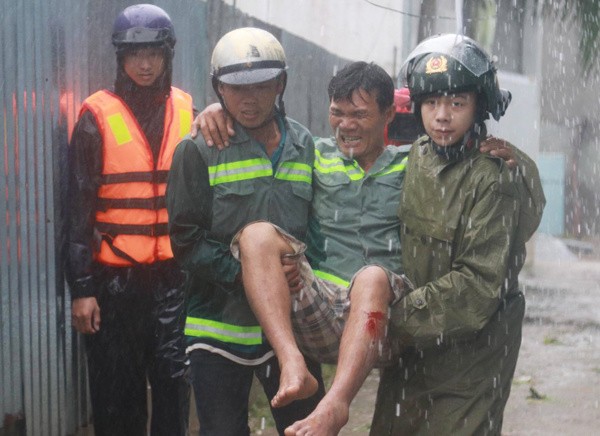 Bão Damrey ngày càng mạnh, áp sát Bình Định - Phú Yên - ảnh 31