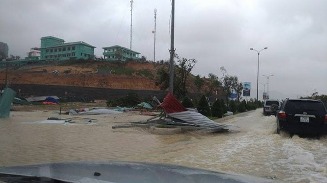 Bão Damrey ngày càng mạnh, áp sát Bình Định - Phú Yên - ảnh 41