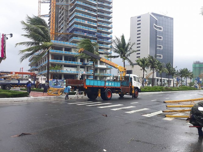 Bão Damrey ngày càng mạnh, áp sát Bình Định - Phú Yên - ảnh 28
