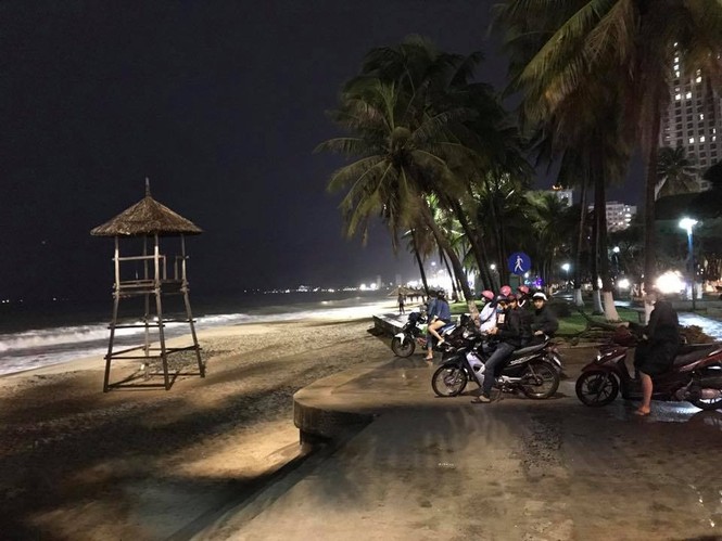Bão Damrey ngày càng mạnh, áp sát Bình Định - Phú Yên - ảnh 89