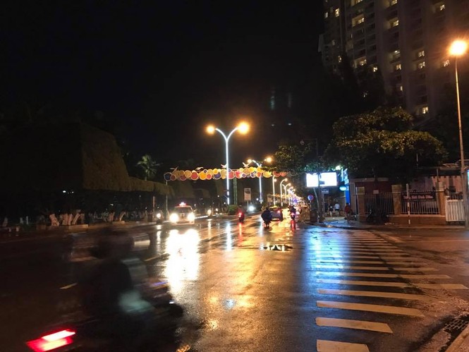 Bão Damrey ngày càng mạnh, áp sát Bình Định - Phú Yên - ảnh 94
