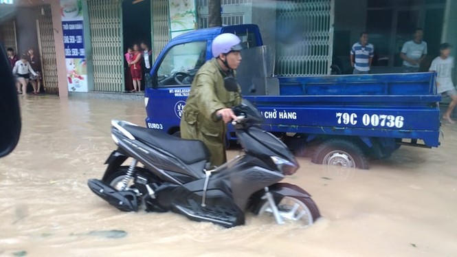 Bão Damrey ngày càng mạnh, áp sát Bình Định - Phú Yên - ảnh 35