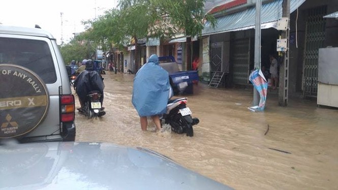 Bão Damrey ngày càng mạnh, áp sát Bình Định - Phú Yên - ảnh 33