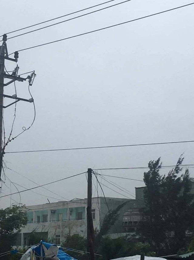 Bão Damrey ngày càng mạnh, áp sát Bình Định - Phú Yên - ảnh 21