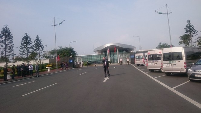 An ninh sân bay Nội Bài thắt chặt trước giờ đón Tổng thống Trump - ảnh 1