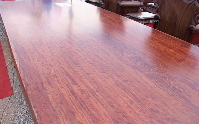 Chiếc sập gỗ Cẩm Lai nghìn năm tuổi giá hơn 3 tỷ ở Hà Nội - ảnh 2