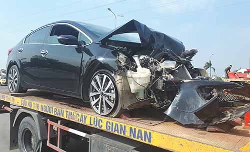 Xe khách chở 20 người đi đám tang gặp nạn - ảnh 1