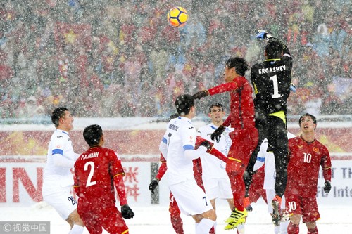 CĐV Trung Quốc tả cú sút của Quang Hải bằng truyện Kim Dung - ảnh 2