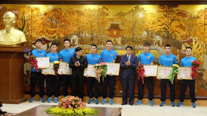 Hà Nội khen thưởng 9 tuyển thủ U23 Việt Nam - ảnh 2