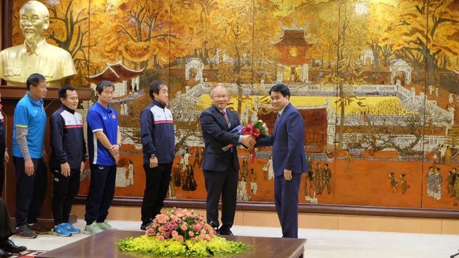 Hà Nội khen thưởng 9 tuyển thủ U23 Việt Nam - ảnh 1