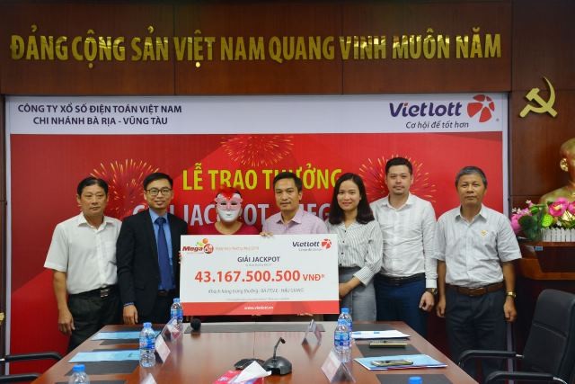 Người phụ nữ ở Hậu Giang trúng độc đắc hơn 43 tỷ đồng - ảnh 1