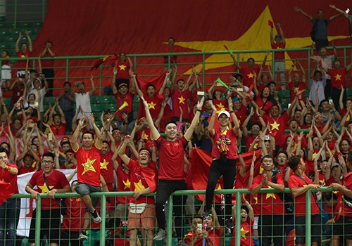 Doanh nghiệp tung khuyến mại mừng tuyển bóng đá Olympic Việt Nam - ảnh 1
