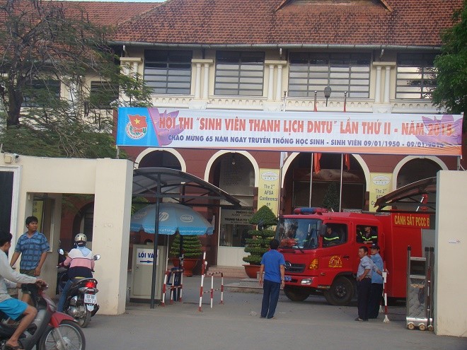 Cháy tại trường đại học công nghệ Đồng Nai - ảnh 2