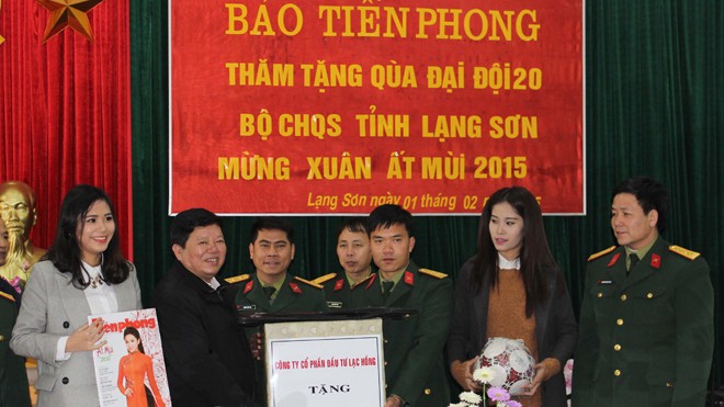 Tặng quà, chúc Tết bộ đội Lạng Sơn - ảnh 3