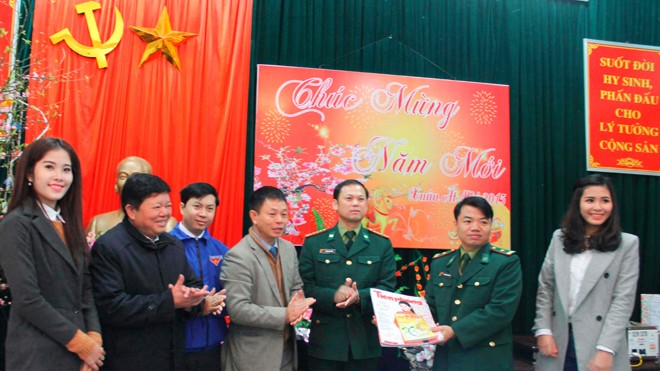 Tặng quà, chúc Tết bộ đội Lạng Sơn - ảnh 4