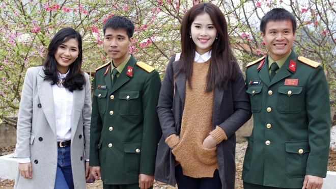 Tặng quà, chúc Tết bộ đội Lạng Sơn - ảnh 6