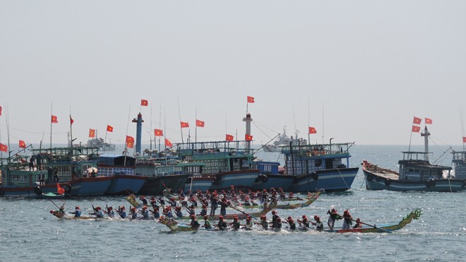 Tưng bừng khai hội đua thuyền Tứ linh trên đảo Lý Sơn - ảnh 4
