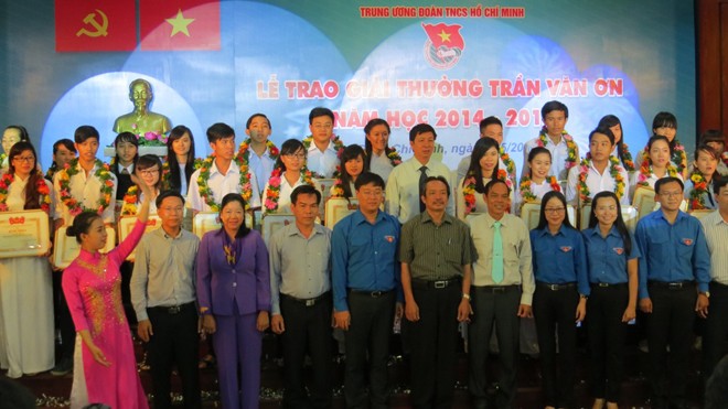 Tuyên dương 36 học sinh nhận giải thưởng Trần Văn Ơn - ảnh 1
