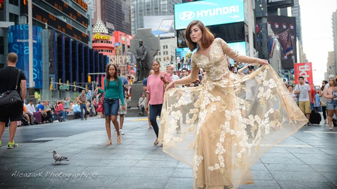 Võ Việt Chung mang áo dài Việt đến New York - ảnh 2