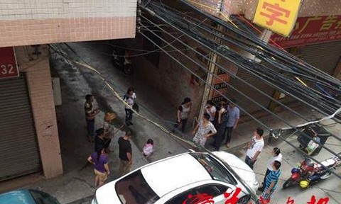 Rơi từ tầng 5, bé gái lồm cồm bò dậy khóc gọi mẹ - ảnh 2