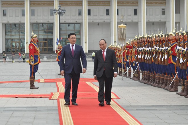 Lễ đón Thủ tướng Nguyễn Xuân Phúc tại Mông Cổ - ảnh 1