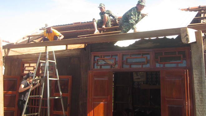 Bình Phước: Lốc xoáy cuốn phăng nhiều tài sản - ảnh 1