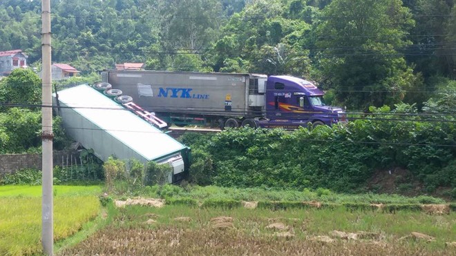 Khiếp đảm với 'hung thần xa lộ' trên tuyến đường 1A - ảnh 2
