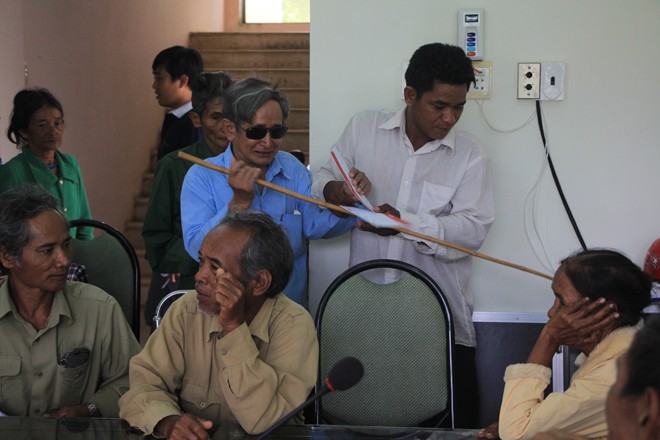 Thăm hỏi, tặng quà gia đình chính sách - ảnh 3
