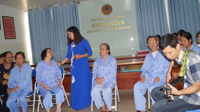 Mang âm nhạc đến bệnh viện số 160: Xoa dịu nỗi đau - ảnh 3