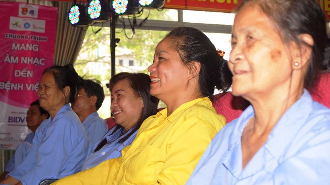 Mang âm nhạc đến bệnh viện số 160: Xoa dịu nỗi đau - ảnh 7