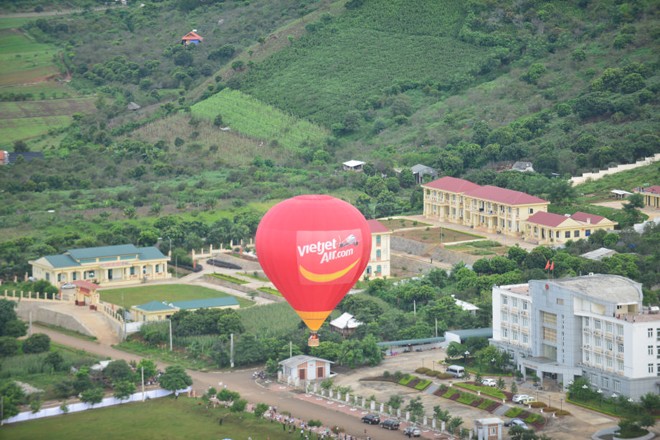 Ngắm cao nguyên Mộc Châu từ Khinh khí cầu Vietjet - ảnh 2