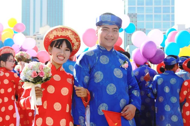 100 đôi uyên ương nhận lời chúc phúc từ Bí thư Đinh La Thăng - ảnh 1