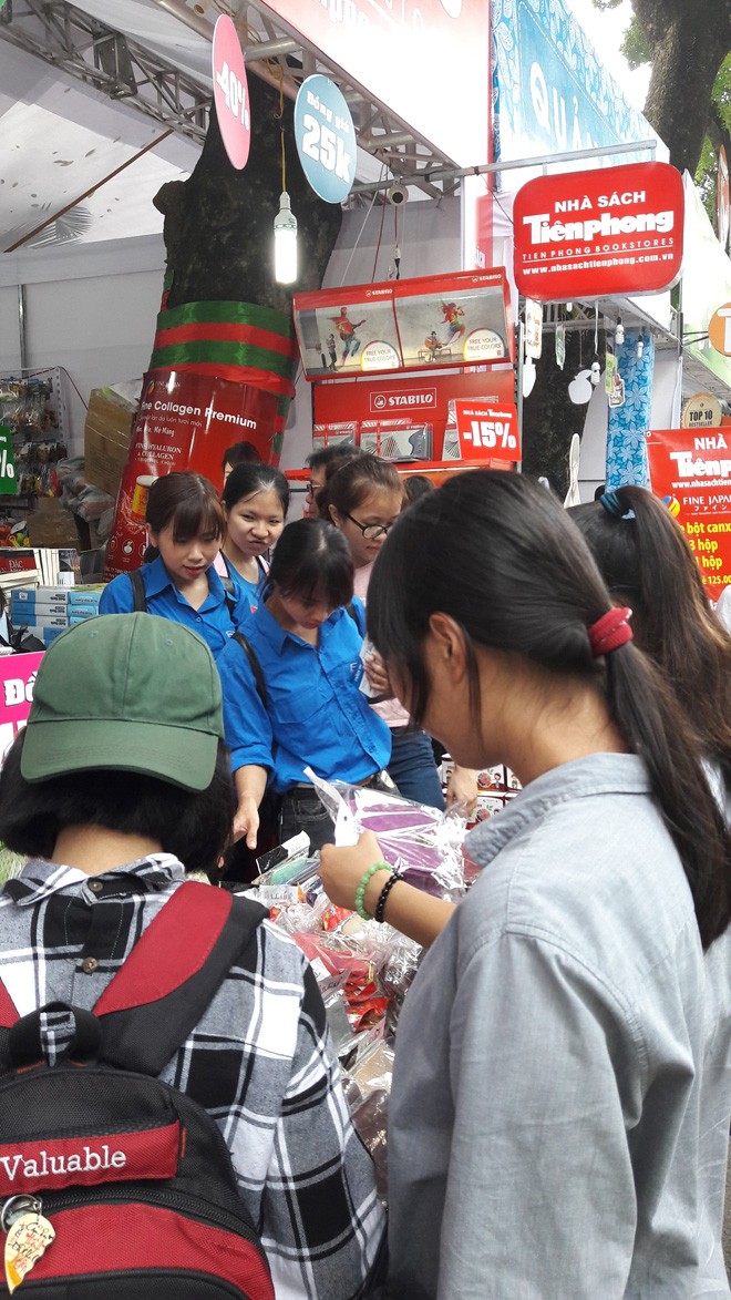Nhà sách Tiền Phong tung nhiều khuyến mãi hấp dẫn tại Hội sách mùa thu 2016 - ảnh 1