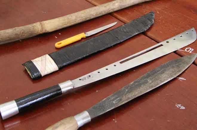 Côn đồ xông vào hành hung bắt giữ người nhà con nợ - ảnh 1