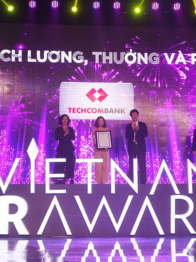 Techcombank được vinh danh tại giải thưởng uy tín HR Awards 2016. - ảnh 1