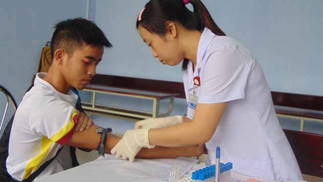 Hàng ngàn bạn trẻ Huế hiến máu tình nguyện - ảnh 1