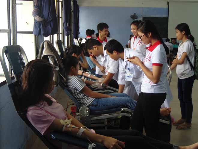 Hàng ngàn bạn trẻ Huế hiến máu tình nguyện - ảnh 2