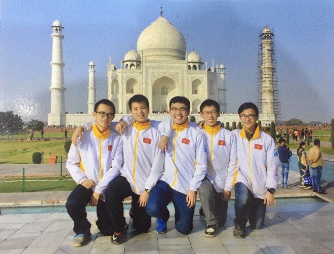 Chuyện lý thú của 5 chàng trai ăn lương khô giành giải Olympic thiên văn - ảnh 3