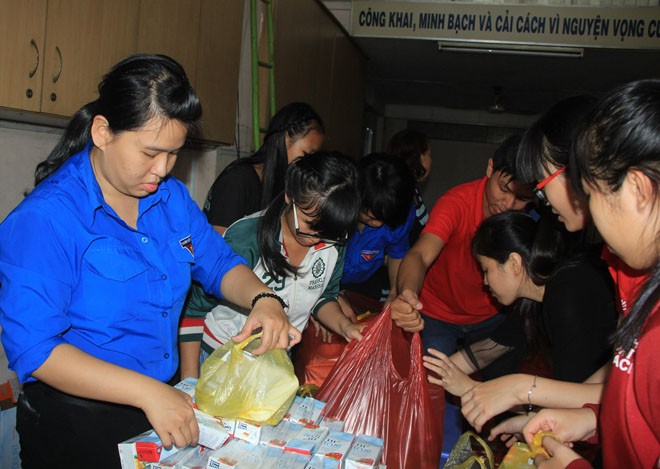 Hơn 600 phần cơm thiện nguyện đến với người nghèo - ảnh 1