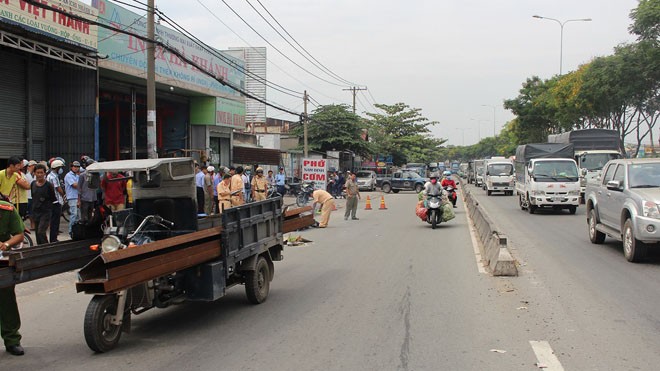 Va chạm với xe ba gác chở sắt, một thanh niên tử nạn - ảnh 1