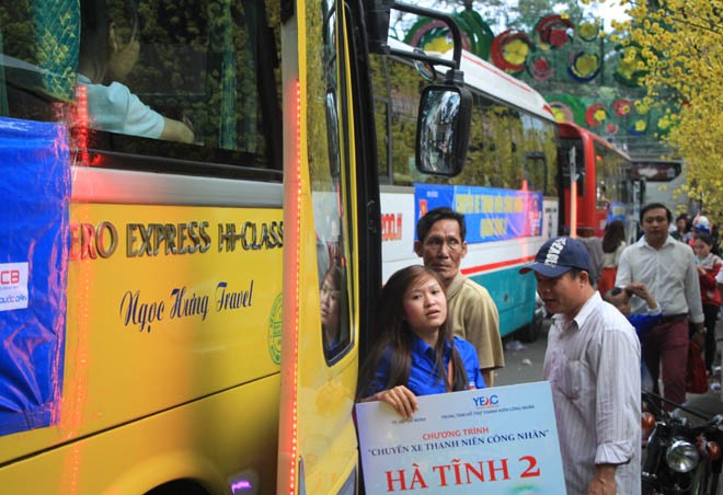 TPHCM đưa 630 công nhân về quê đón Tết - ảnh 2