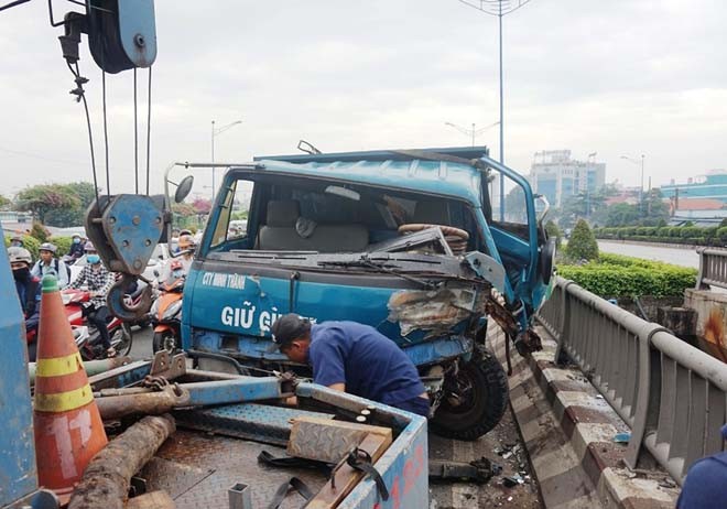 Bị xe ben tông trực diện kéo lê 20m, người đàn ông tử vong - ảnh 2