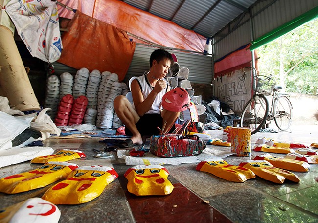 Làng làm đồ chơi trung thu ở Hưng Yên tất bật vào mùa - ảnh 4