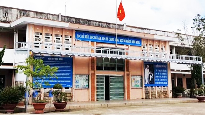 Sắp xây trường mới vẫn đòi thu tiền tu sửa cơ sở vật chất - ảnh 1