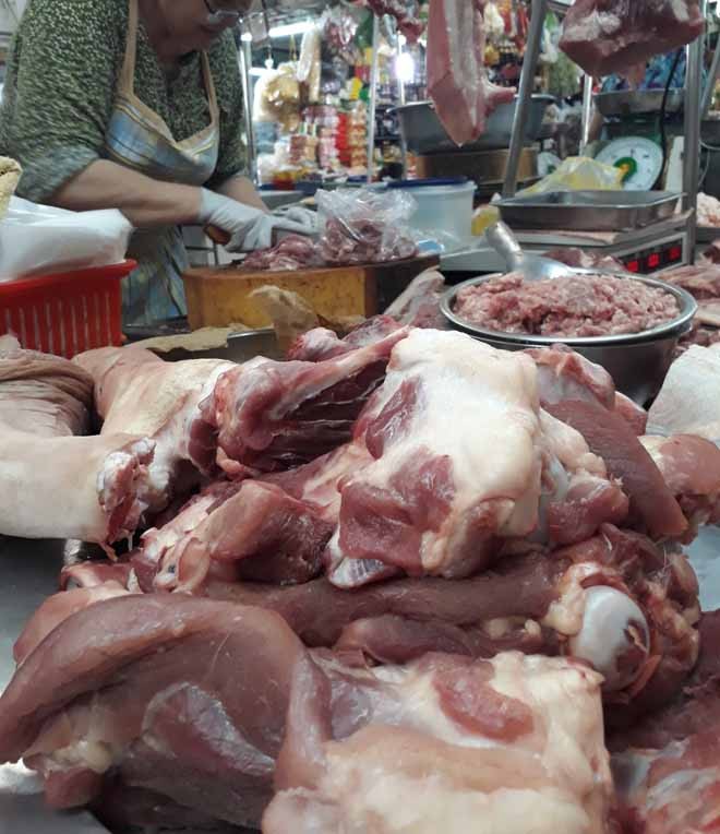 Thương lái lao đao sau bê bối tiêm thuốc ở lò mổ lớn nhất Sài Gòn - ảnh 1
