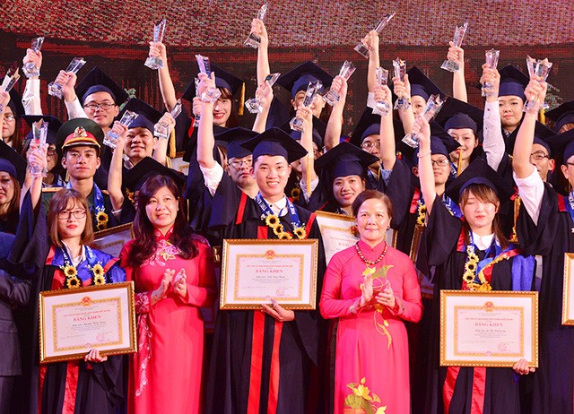 Tuyên dương 84 Thủ khoa “đầu ra” xuất sắc của Hà Nội - ảnh 1