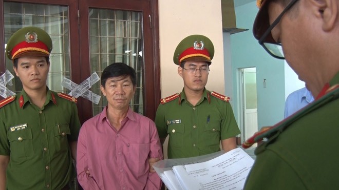 Khám xét nơi làm việc của nguyên Trưởng phòng Cục thuế nhận hối lộ - ảnh 1
