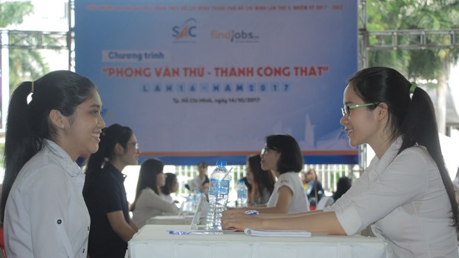 Sôi nổi các hoạt động hỗ trợ sinh viên TPHCM kiếm việc làm - ảnh 1
